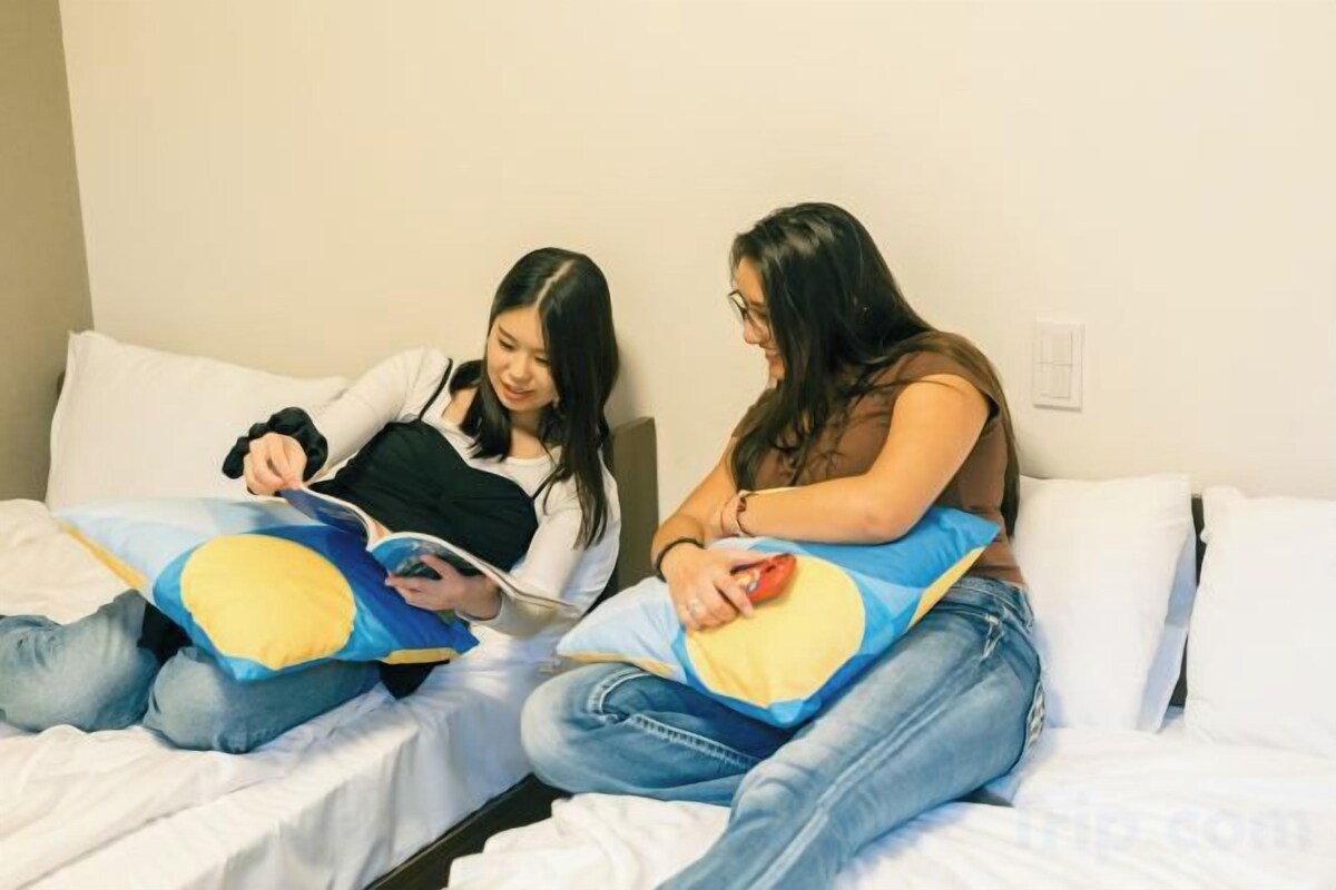 WiFi (free), bed sheets
