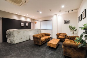 Lobby sitting area - OKINI - DOYANEN HOTELS (Osaka)