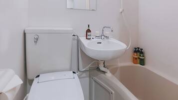 Ducha y bañera combinadas y bañera profunda