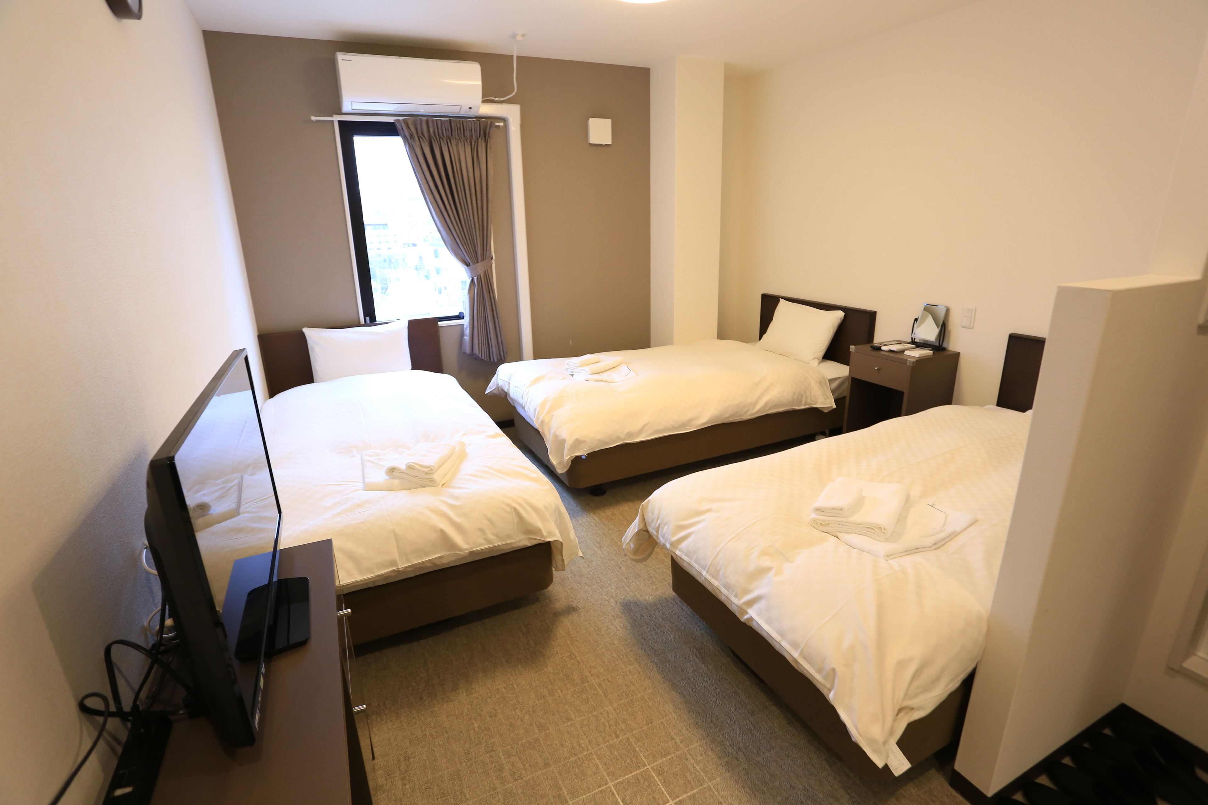 triple room | desk, free wifi, bed sheets