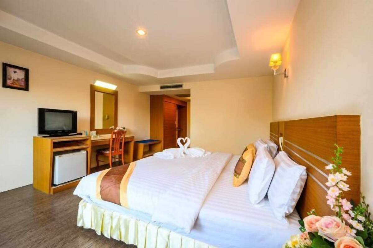 Desk, blackout curtains, rollaway beds, free WiFi