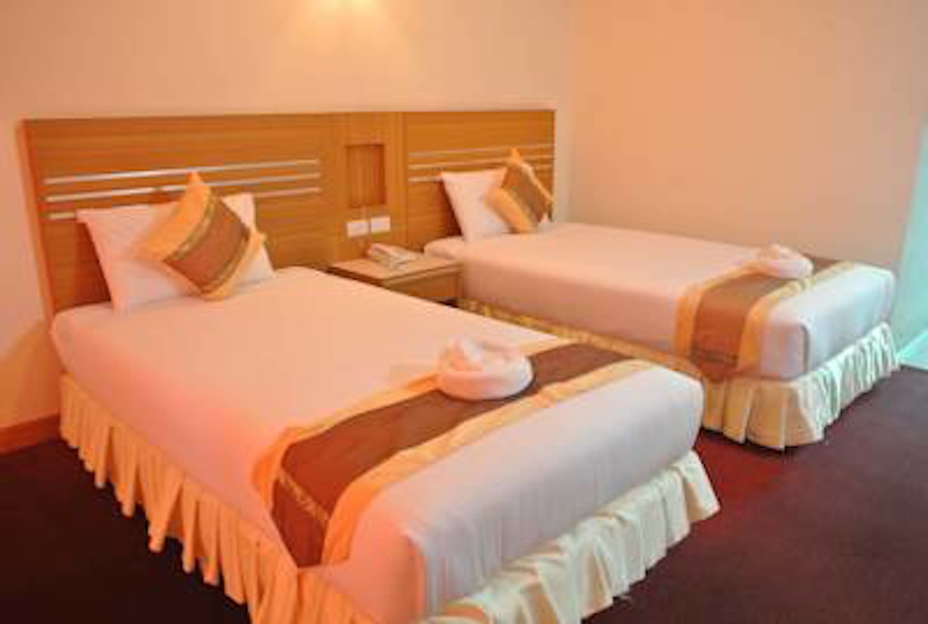 Standard Twin Room | Desk, blackout curtains, rollaway beds, free WiFi