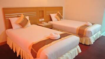 Standard Twin Room | Desk, blackout curtains, rollaway beds, free WiFi