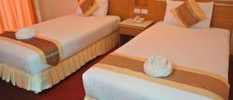 Standard Twin Room | Desk, blackout drapes, rollaway beds, free WiFi