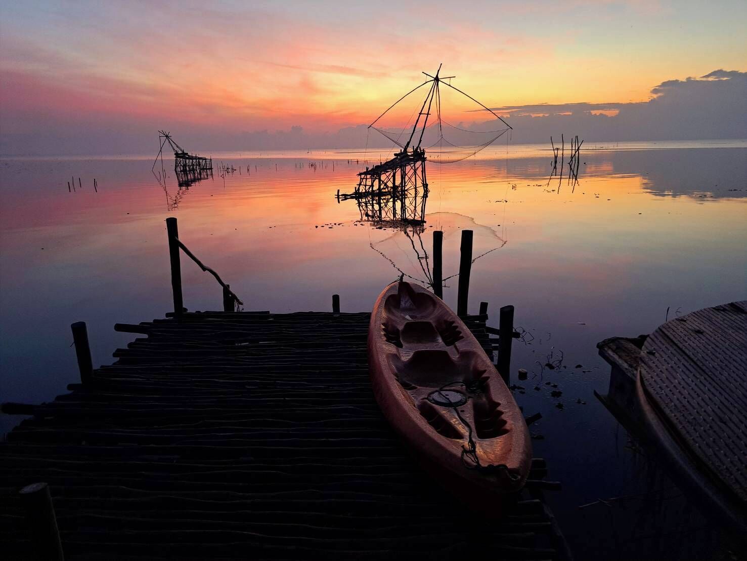 38-inch flat-screen tv with satellite channels, tv