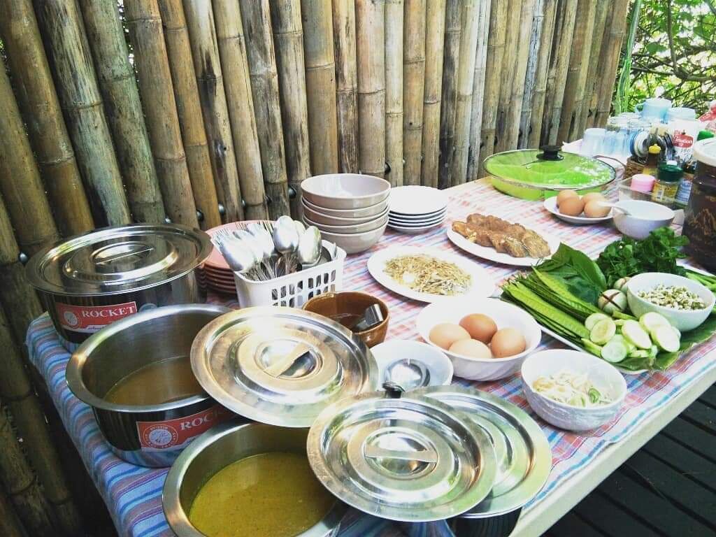 daily cooked-to-order breakfast (thb 150 per person)