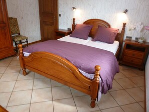 3 chambres, fer et planche à repasser, Wi-Fi, draps fournis