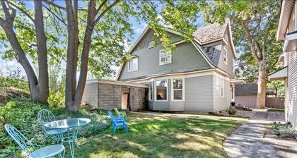 Private full-floor upstairs 2 bedroom apartment @13th & Grand