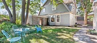 Private full-floor upstairs 2 bedroom apartment @13th & Grand