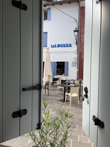 delightful holiday home in the historic center a few meters from the sea