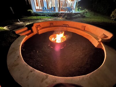 Peaceful Lake Front Villa With Firepit and Pool in a Secure Gated Community.