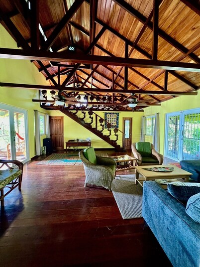 Perfect for Families, Surfers and Nature-Lovers!!