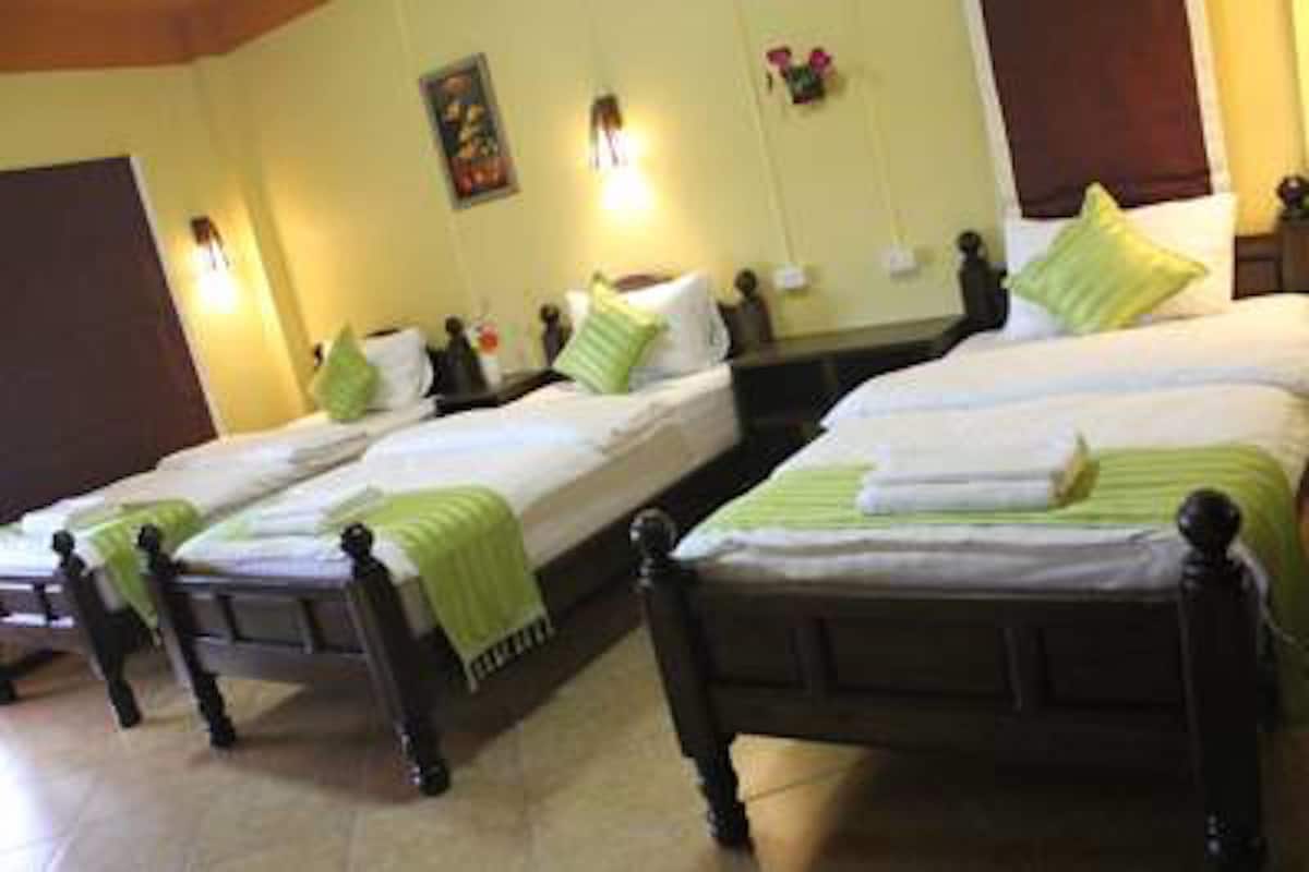 Phòng 3 Deluxe | Bàn, giường gấp/giường phụ (phụ phí)
