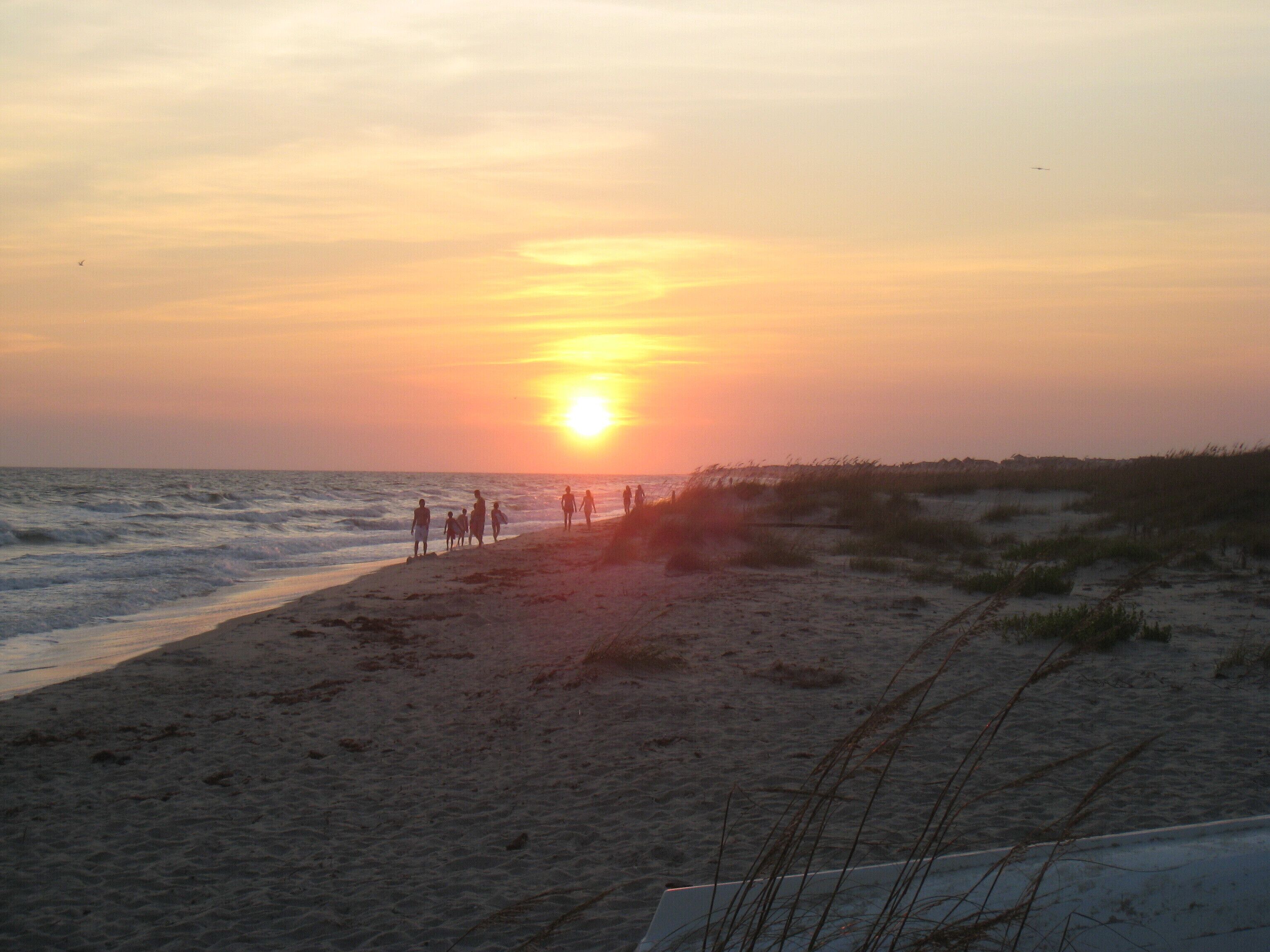 Beach nearby, sun loungers, beach towels