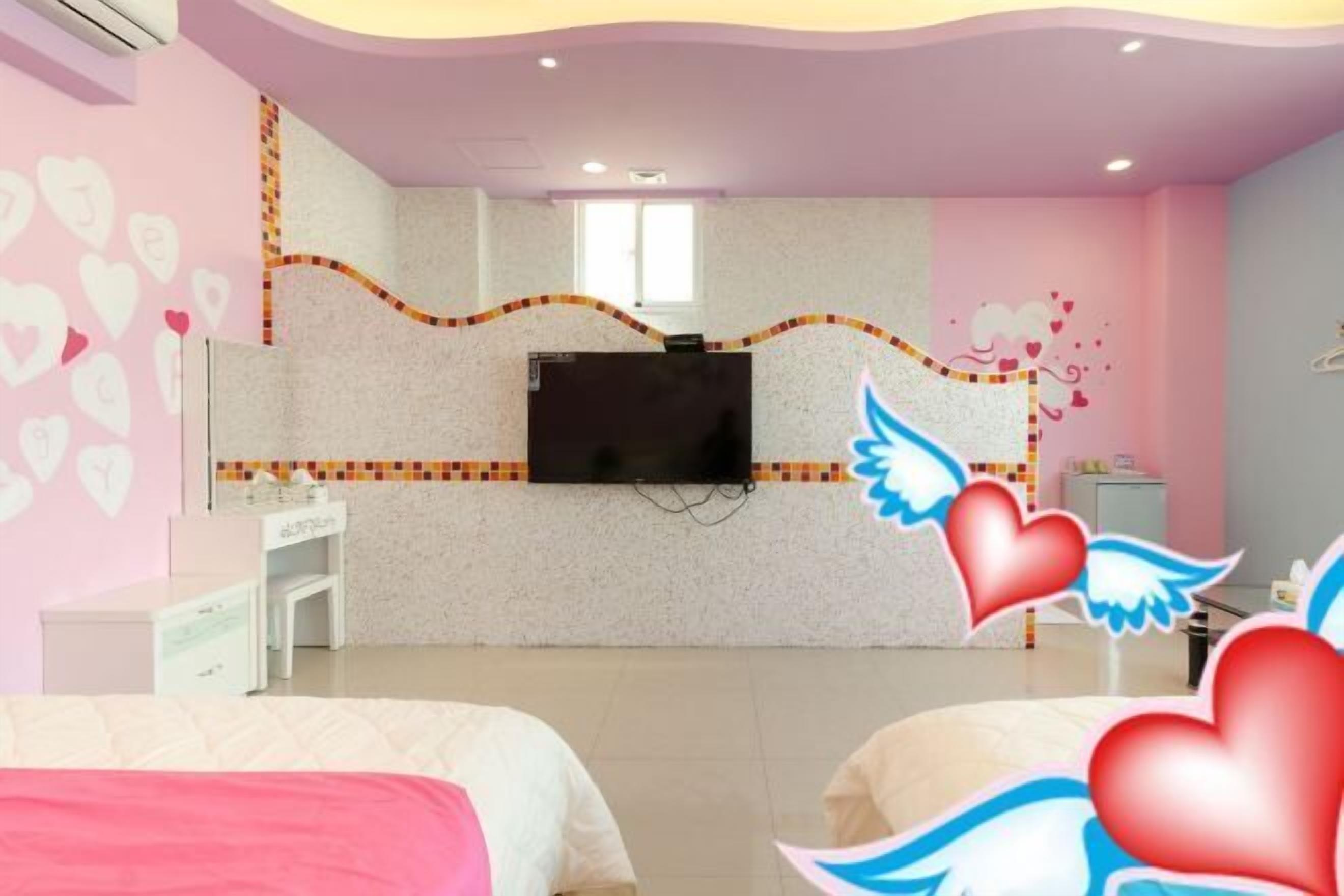 Desk, blackout drapes, free WiFi