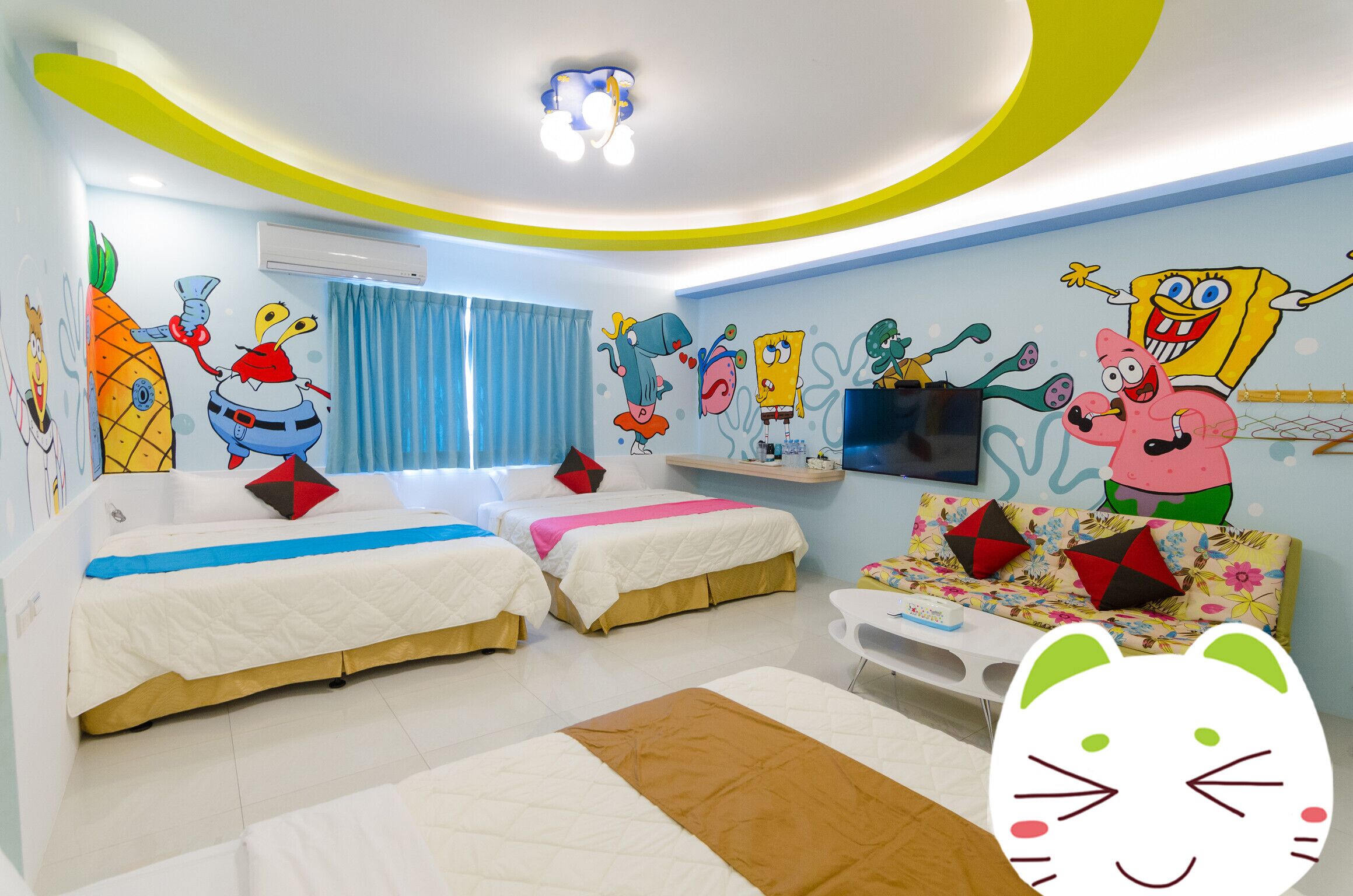 Family Apartment | Desk, blackout curtains, free WiFi