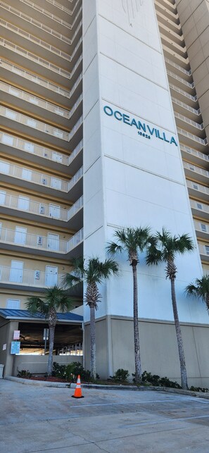 Exterior - Beach Front Condo , 2 Bedrooms, 2 Baths, (Sleeps 6), Huge Balcony (Panama City Beach)
