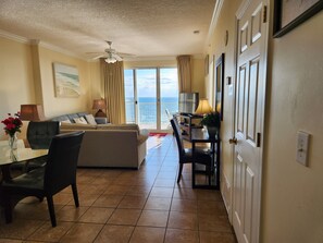 Smart-TV, DVD-Player, Videothek, Stereoanlage