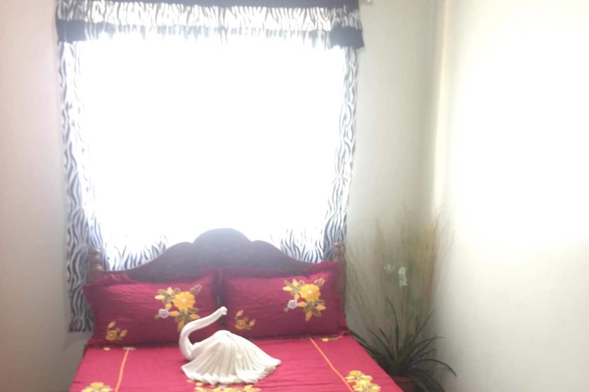 Basic Double Room, 1 Bedroom, Private Bathroom | Desk, iron/ironing board, free WiFi, bed sheets