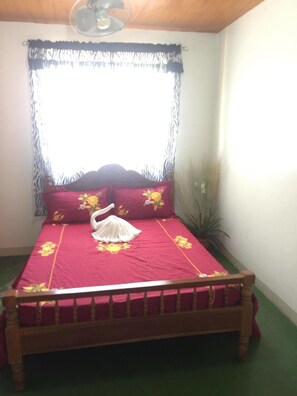 Basic Double Room, 1 Bedroom, Private Bathroom | Desk, iron/ironing board, free WiFi, bed sheets