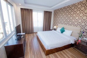 ห้องดีลักซ์ดับเบิล, วิวเมือง | มินิบาร์, โต๊ะทำงาน, ผ้าม่านกันแสง, Wi-Fi ฟรี