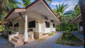 Deluxe Room with River View | Terrasse/Patio