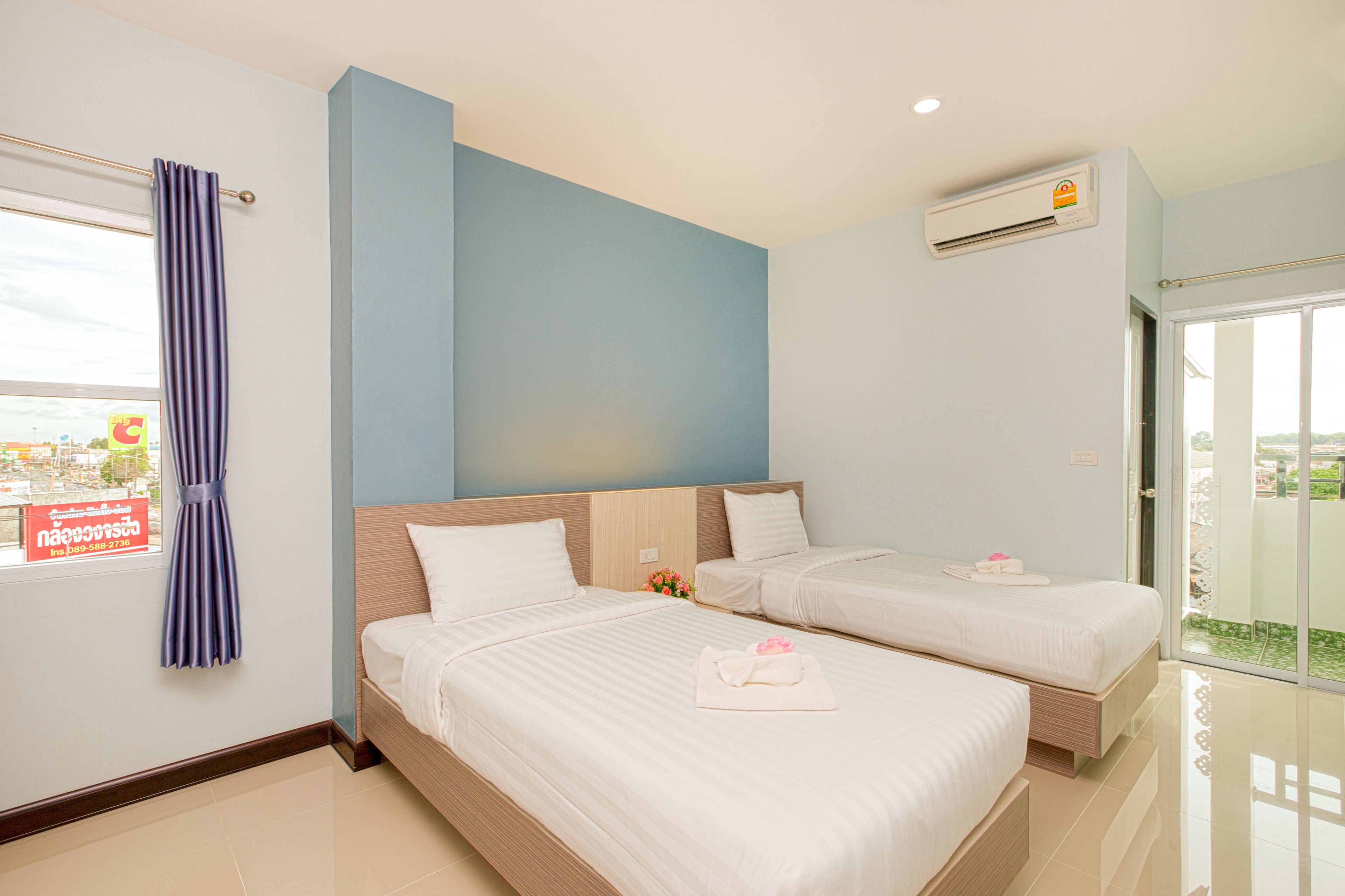 Deluxe Twin Room, Non Smoking | Desk, rollaway beds, free WiFi