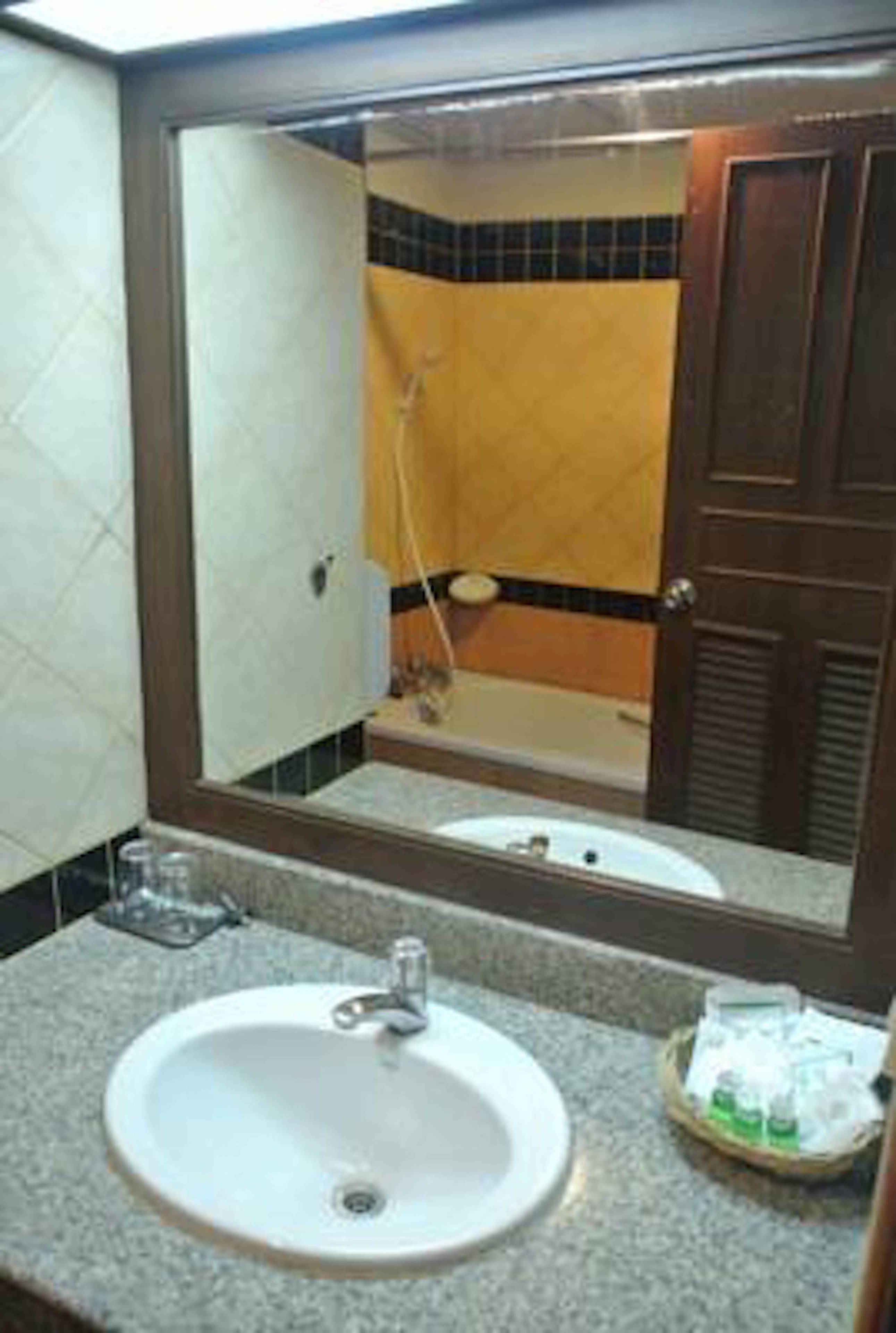 Standard Double Room | Bathroom sink
