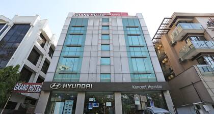 OYO 6845 The Grand Hotel