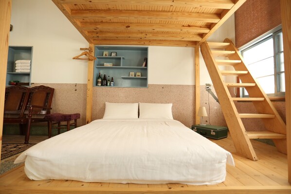 Family Quadruple Room | Individually decorated, individually furnished, blackout curtains