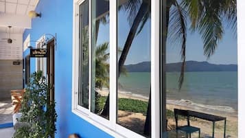Standard Room with Sea View | ๋ฌด๋ฃ WiFi