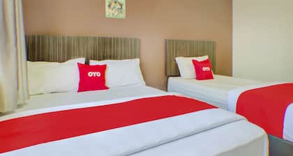 OYO 89985 Js Hotel