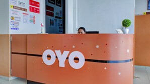 A reception desk with the name "OYO" prominently displayed. - OYO 89985 Js Hotel (Johor Bahru)