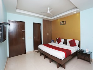 Double Room | Bathroom | Free toiletries, towels - Hotel Flight Path (New Delhi)