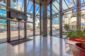 Interior entrance - Penthouse With Balcony And Panorama View (Auckland)
