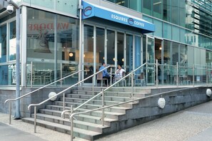 Exterior - Penthouse With Balcony And Panorama View (Auckland)