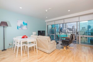 Apartment, 2 Bedrooms, Garden View | Living room | LED TV