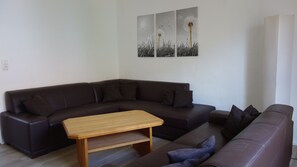 TV connectée, livres, chaîne hi-fi