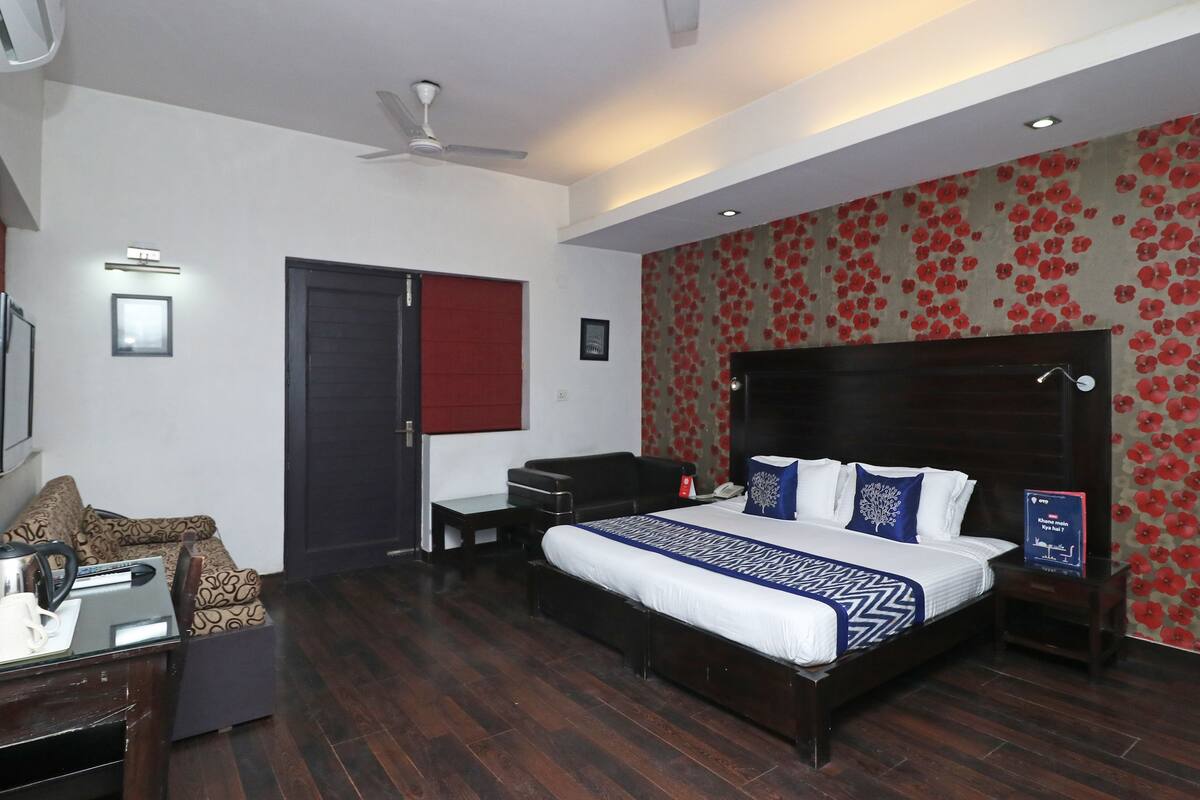 Deluxe Double or Twin Room, 1 King Bed, Private Bathroom | Free WiFi