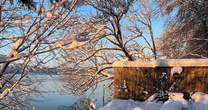 Vacation home on Pilsensee with direct lake access, jetty and sauna