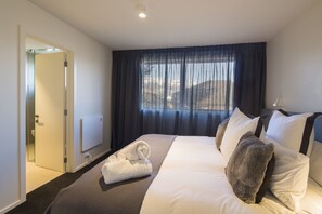 3 bedrooms, premium bedding, iron/ironing board, cots/infant beds - 15 Melbourne by Staysouth (Queenstown)