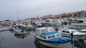 A marina with various boats docked. - Air-conditioned cozy, quiet, beautiful and loving apartment on the island of Rab (Palit,Rab)