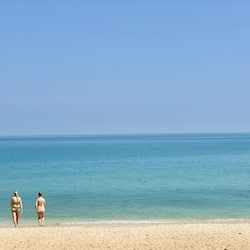 位於海灘上