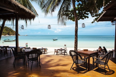 Fachada da propriedade. Sand in My Shoes Beach Loft