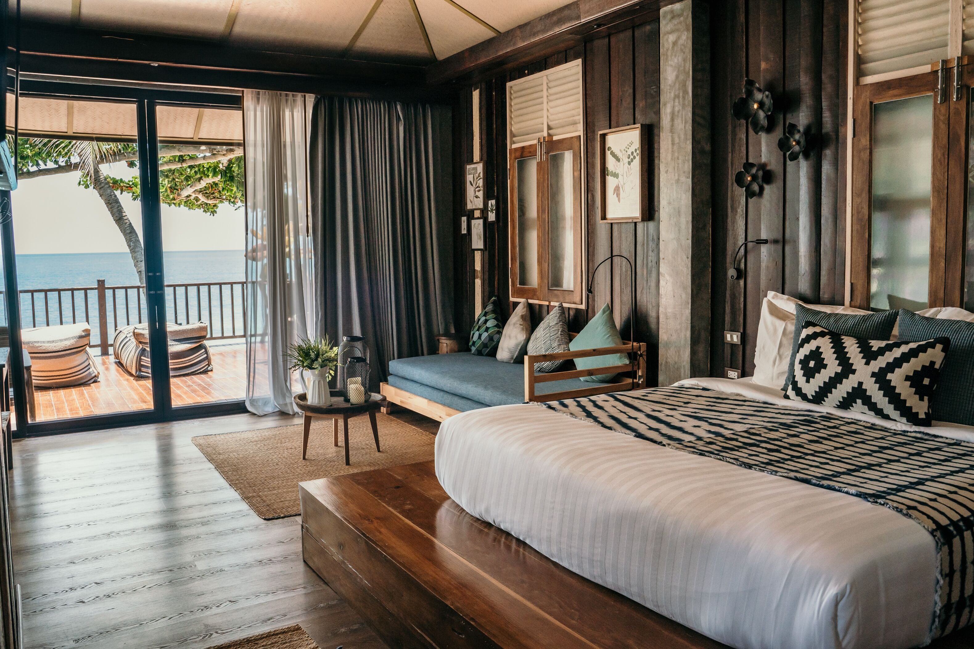 King Suite with Ocean View |   고급 침구, 필로우탑 침대, 미니바, 객실 내 금고