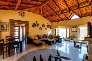 Lobby sitting area - Suvaasa The Resort (Kosiyakutoli)