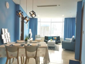 In-room dining - KLCC KL Tower View Luxury Suites (Kuala Lumpur)