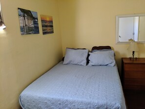 2 bedrooms, iron/ironing board, travel cot, free WiFi