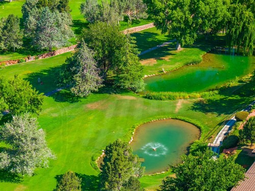 Sedona BELL ROCK, POOL-golf-hot tub-pickleball-fireplace-tennis-VIEWS 