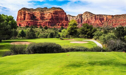 Sedona BELL ROCK, POOL-golf-hot tub-pickleball-fireplace-tennis-VIEWS 